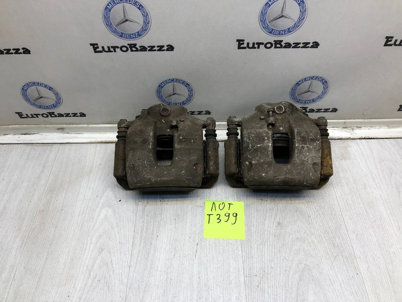 Тормозной суппорт передний Mercedes W204