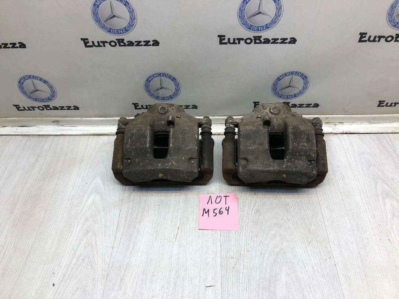 Тормозной суппорт передний Mercedes W204