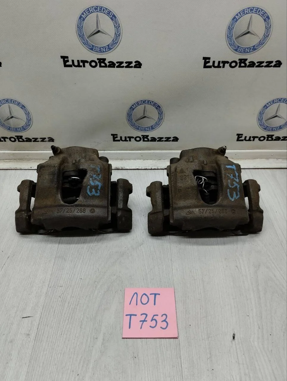 Передний тормозной суппорт Mercedes W208