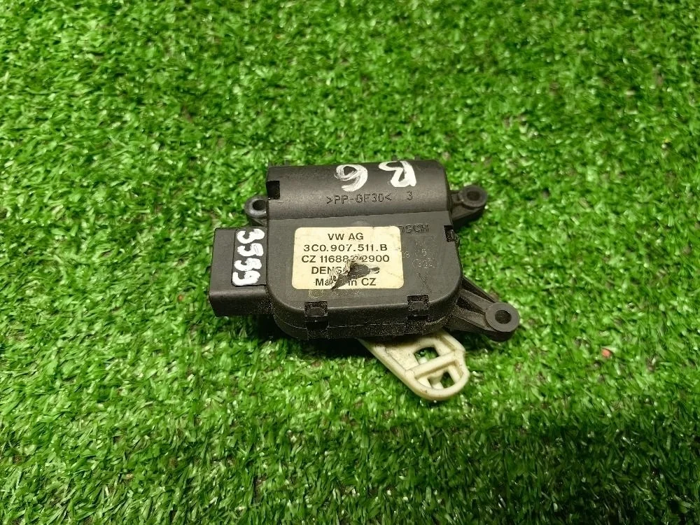 Моторчик заслонки отопителя VW Passat B6