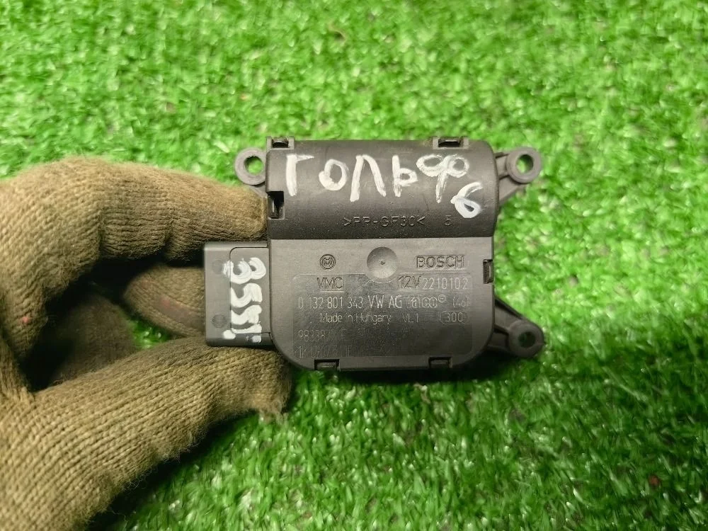 Моторчик заслонки отопителя Volkswagen Golf 6