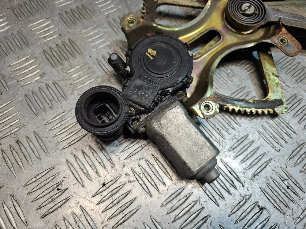 Моторчик стеклоподъемника передний левый LS430