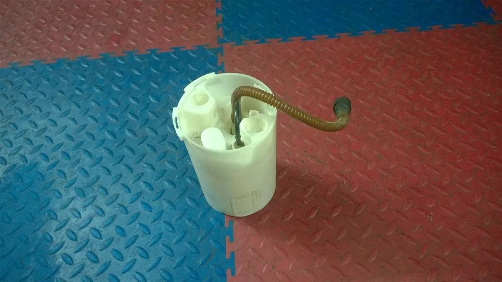 насос топливный электрический BMW X3 E83  M54B30 231лс 3.0i