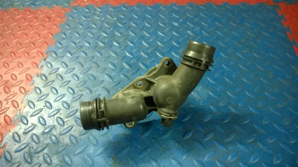 корпус термостата BMW X3 E83  M54B30 231лс 3.0i