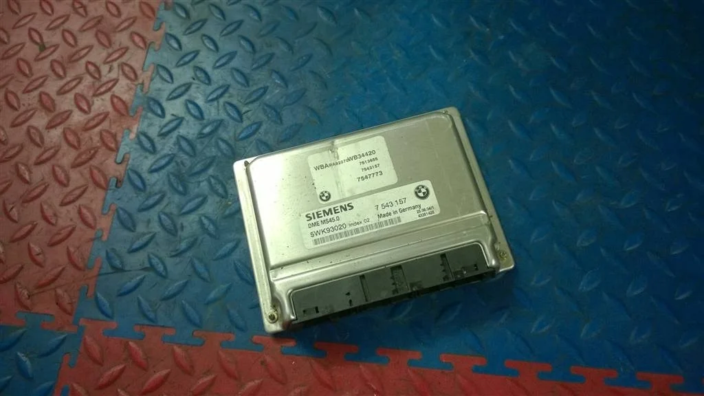 блок управления двигателя BMW X3 E83  M54B30 231лс 3.0i