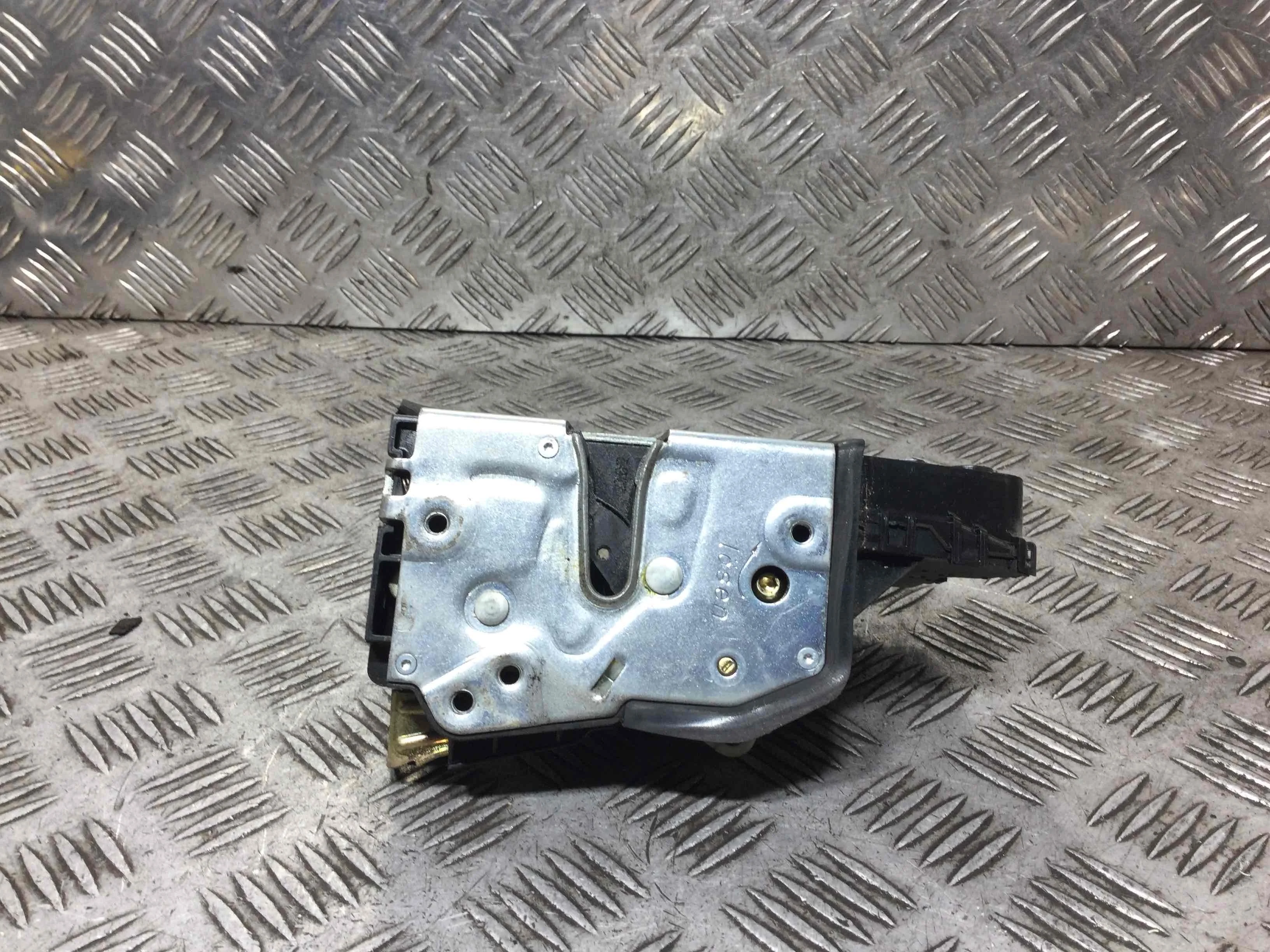 Замок двери передней правой BMW 3-Series 3-Series E46 1998 - 2006 бензин 2.0 i Механика Седан