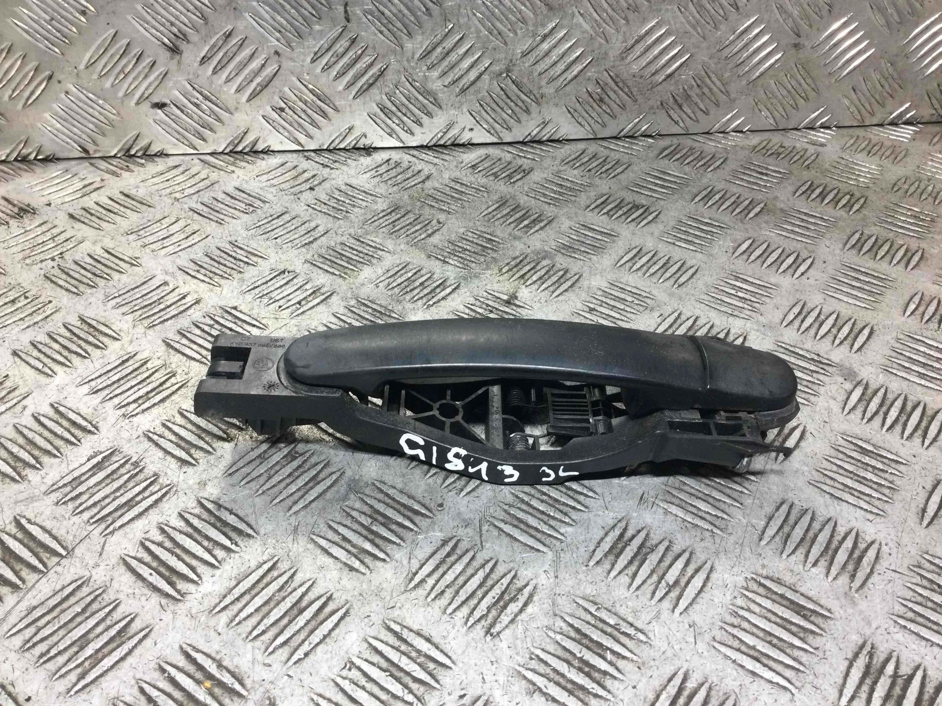 Ручка наружная задняя левая Skoda Fabia 1 поколение (1999-2004) бензин 1.4 i Механика Х/б