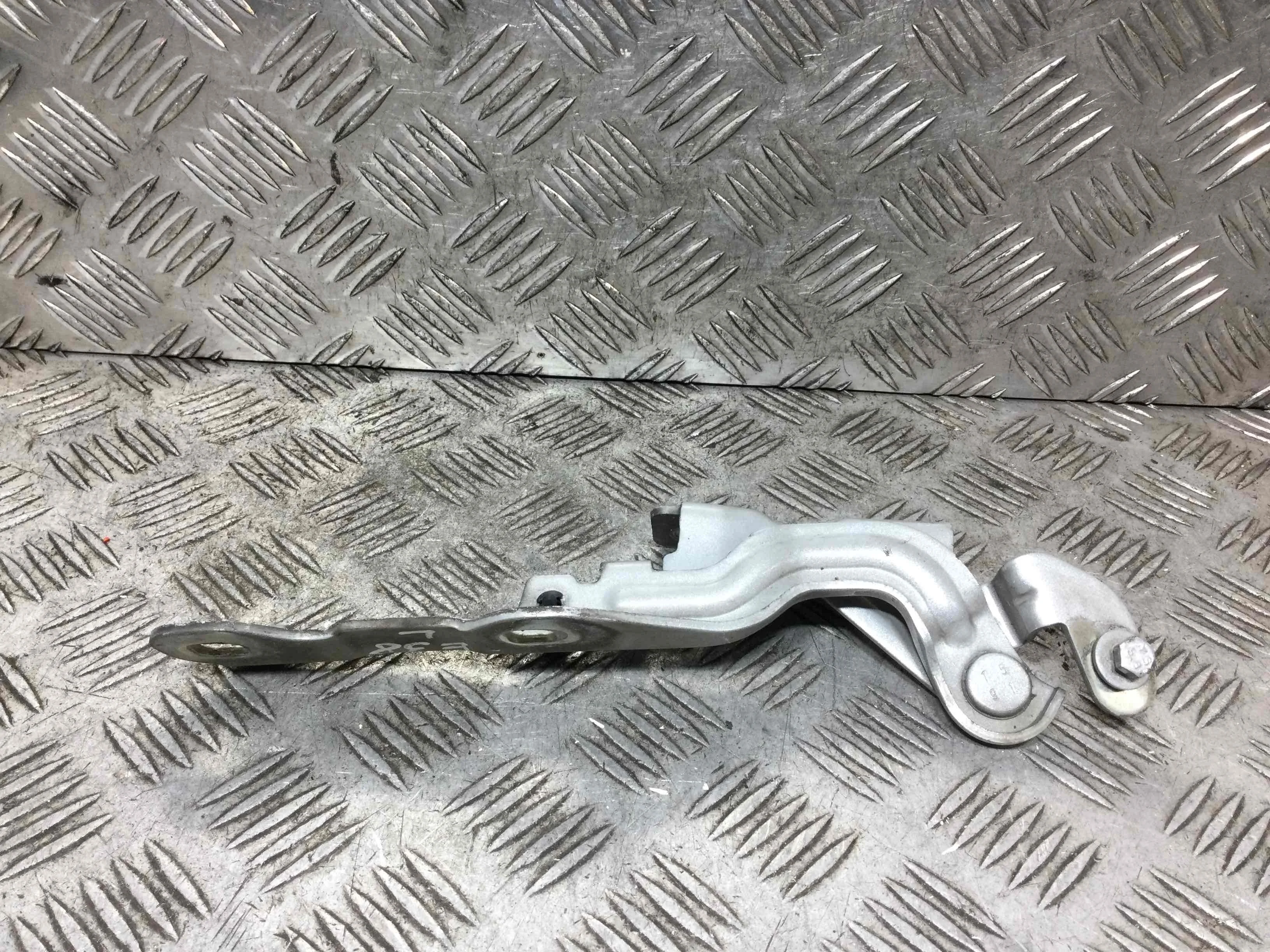 Петля капота левая Chevrolet Orlando Orlando 2009 - 2015 дизель 2.0 CRD Автомат Кроссовер