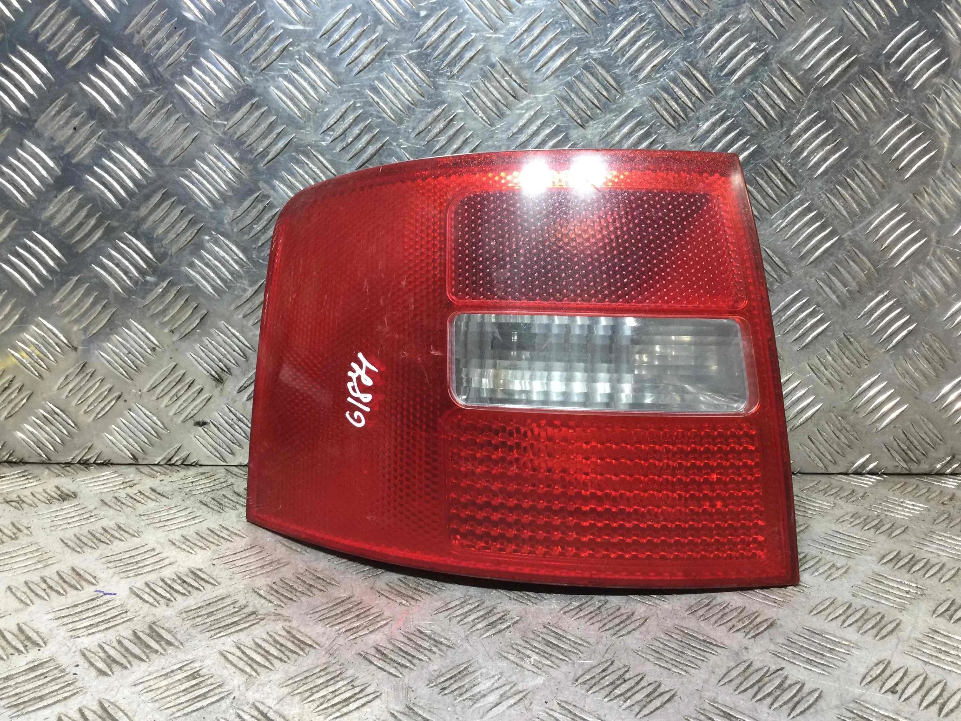 Фонарь задний левый Audi A6 C5/4B (1997-2004) дизель 2.5 TDI Автомат Универсал