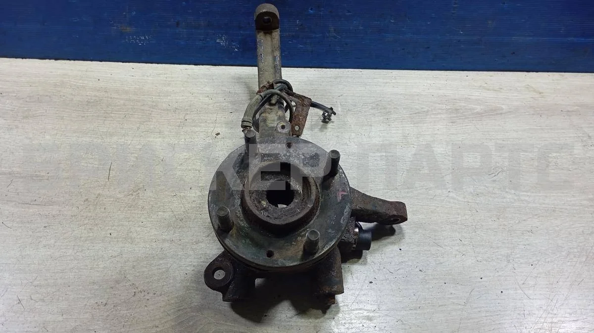 Кулак поворотный лев Хендай Соната 4  (EF)