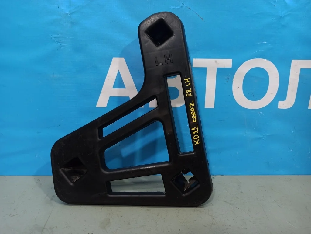 кронштейн заднего бампера Kia Ceed 2 JD 2012-2015 30.11.2012