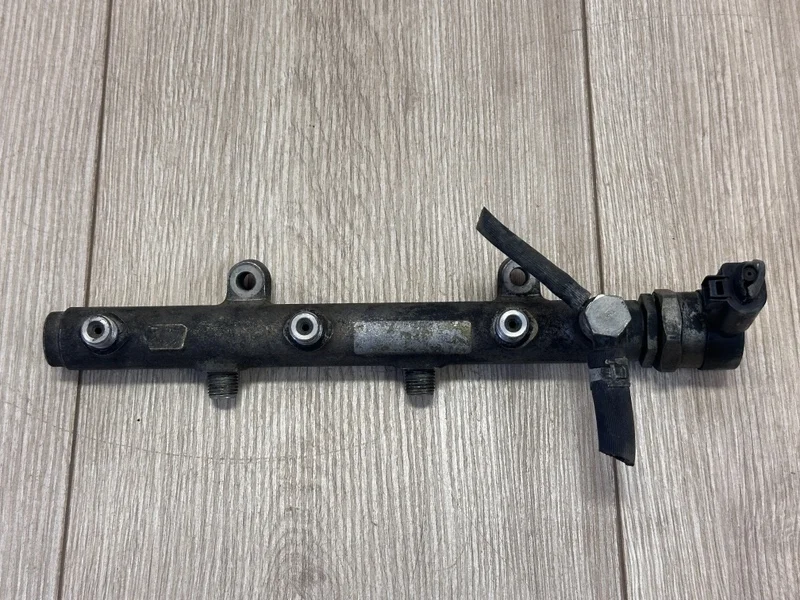 Клапан регулировки давления с рампой VW Touareg 2 2010-2018 7P