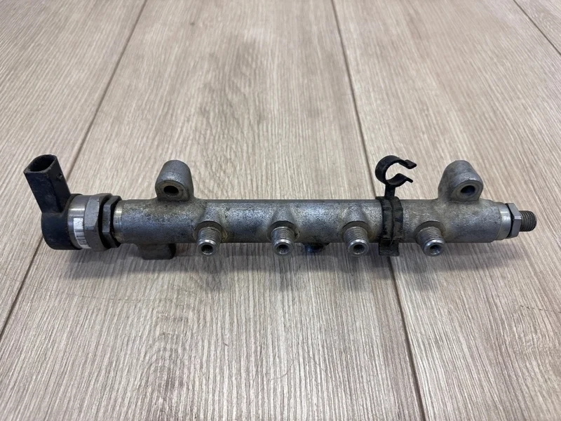 Клапан регулировки давления с рампой VW Touareg 2 2010-2018 7P