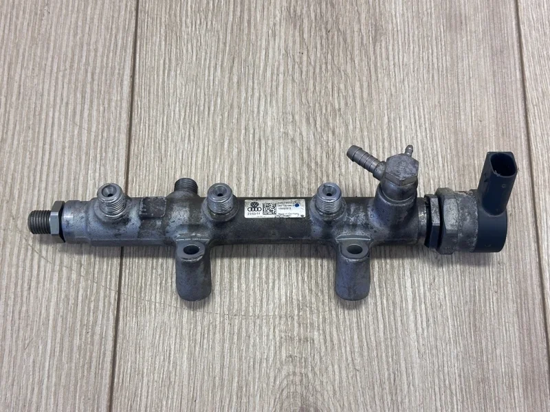 Клапан регулировки давления с рампой VW Touareg 2 2010-2018 7P