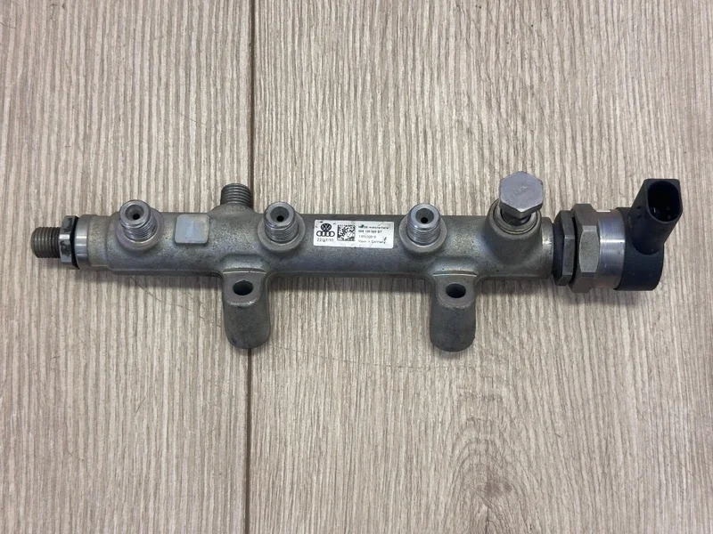 Клапан регулировки давления с рампой VW Touareg 2 2010-2018 7P