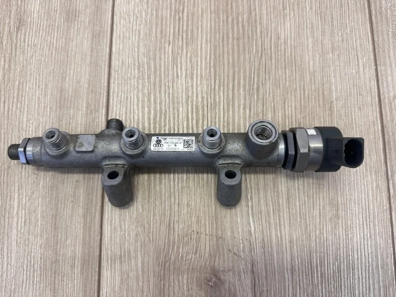 Клапан регулировки давления с рампой VW Touareg 2 2010-2018 7P