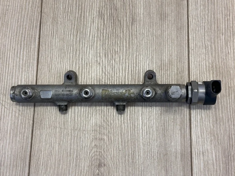 Клапан регулировки давления с рампой VW Touareg 2 2010-2018 7P