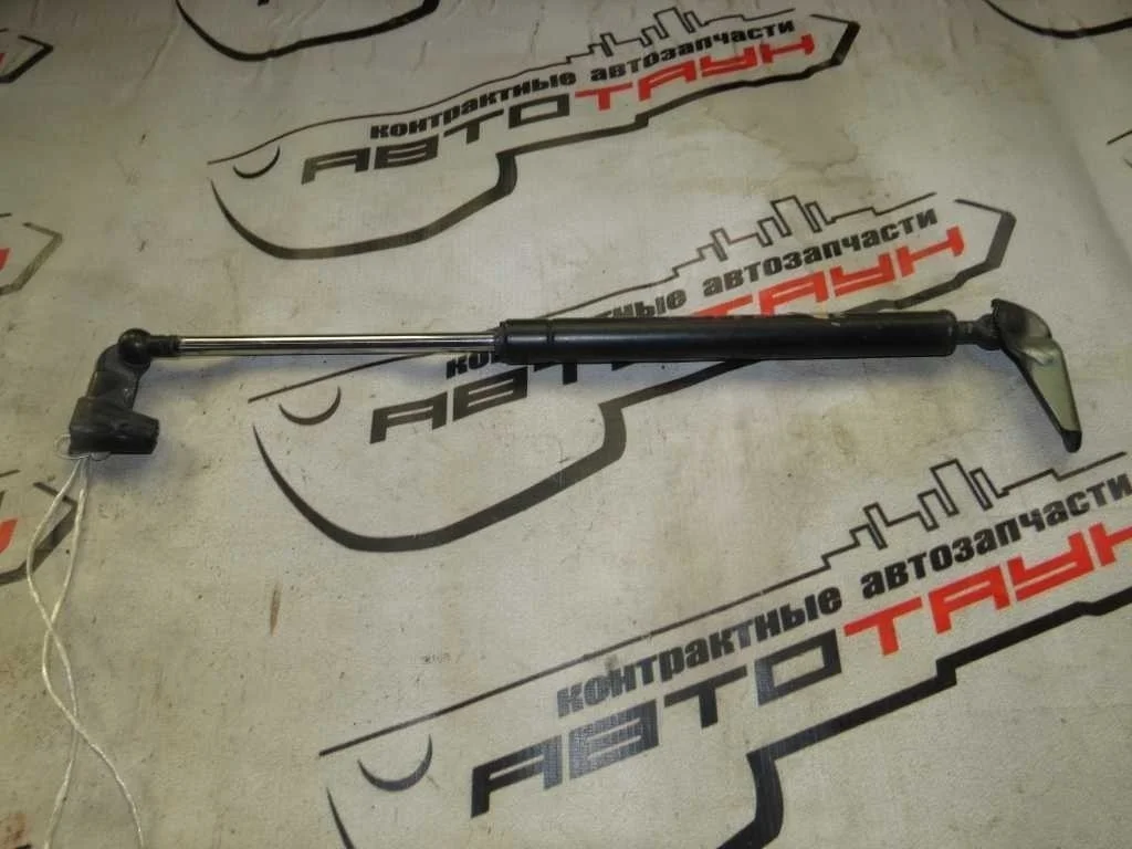 АМОРТИЗАТОР БАГАЖНИКА TOYOTA IPSUM ACM21W ACM26W ПРАВЫЙ 6895044070