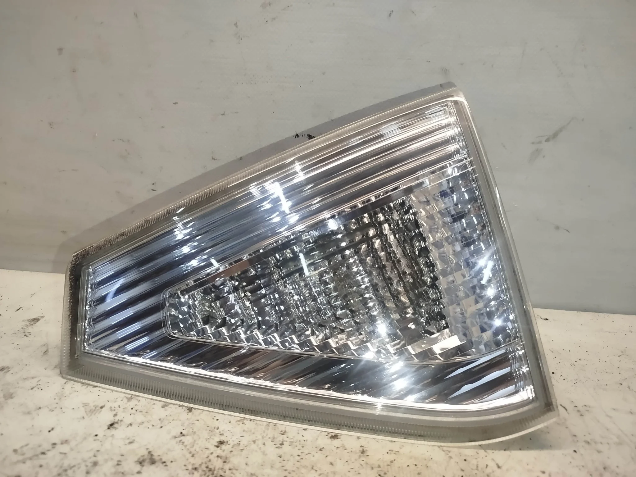 ФАЛЬШПАНЕЛЬ SUBARU ПРАВАЯ 84912FG061 KB607