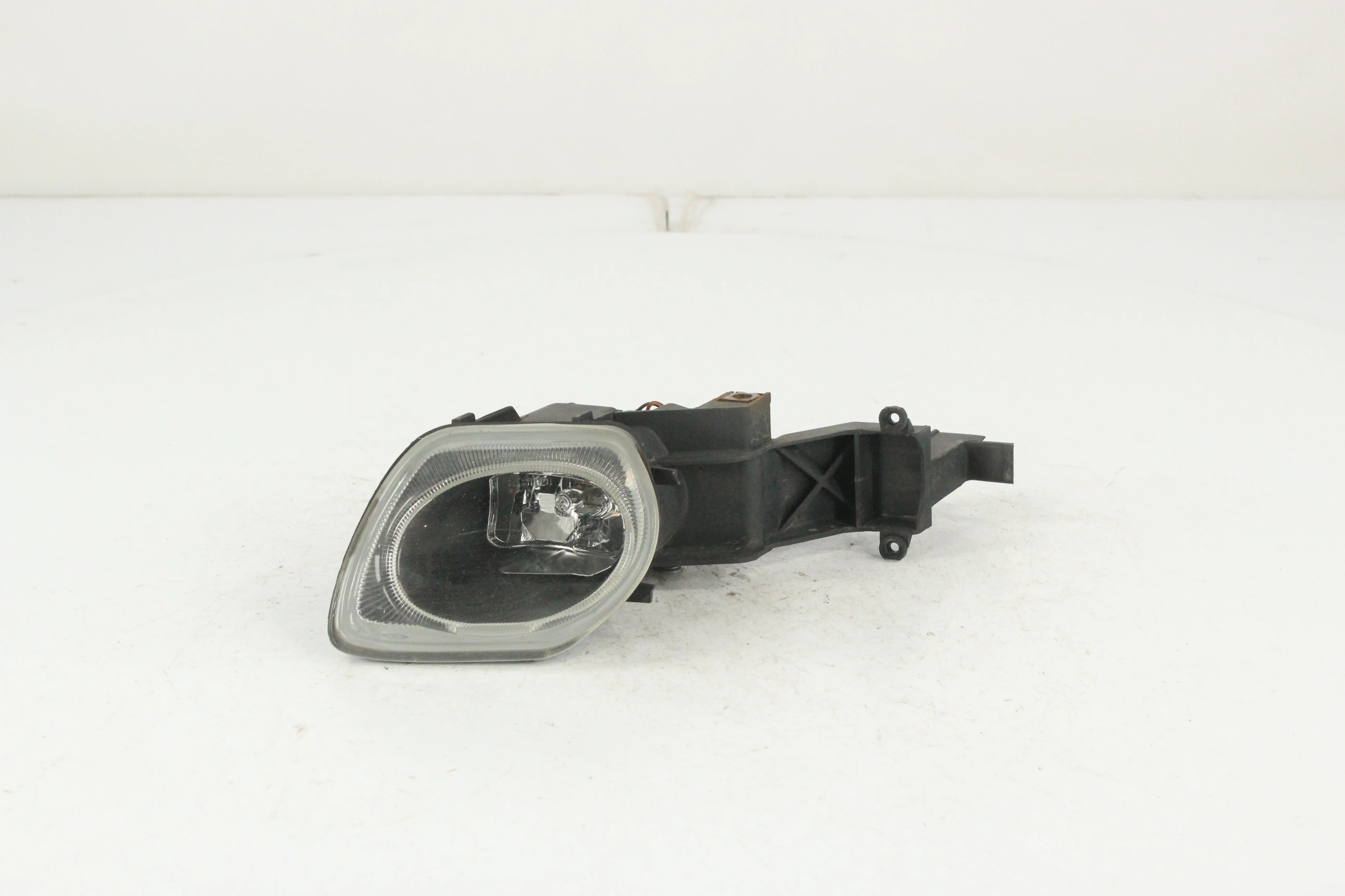 ТУМАНКА NISSAN ПРАВО 261505Y526 KE474Z