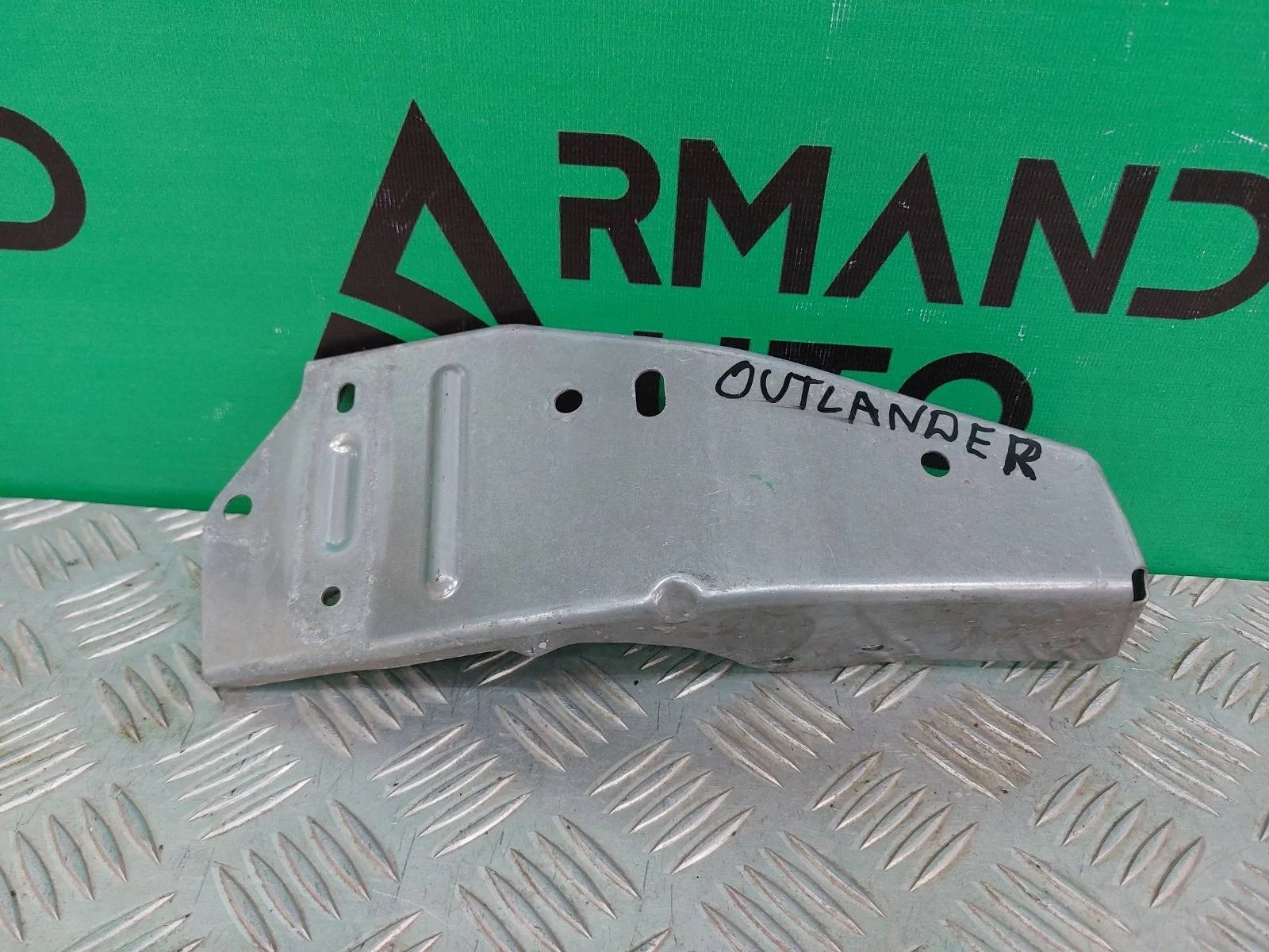 Кронштейн усилителя бампера верхний Mitsubishi Outlander 2012-нв 3