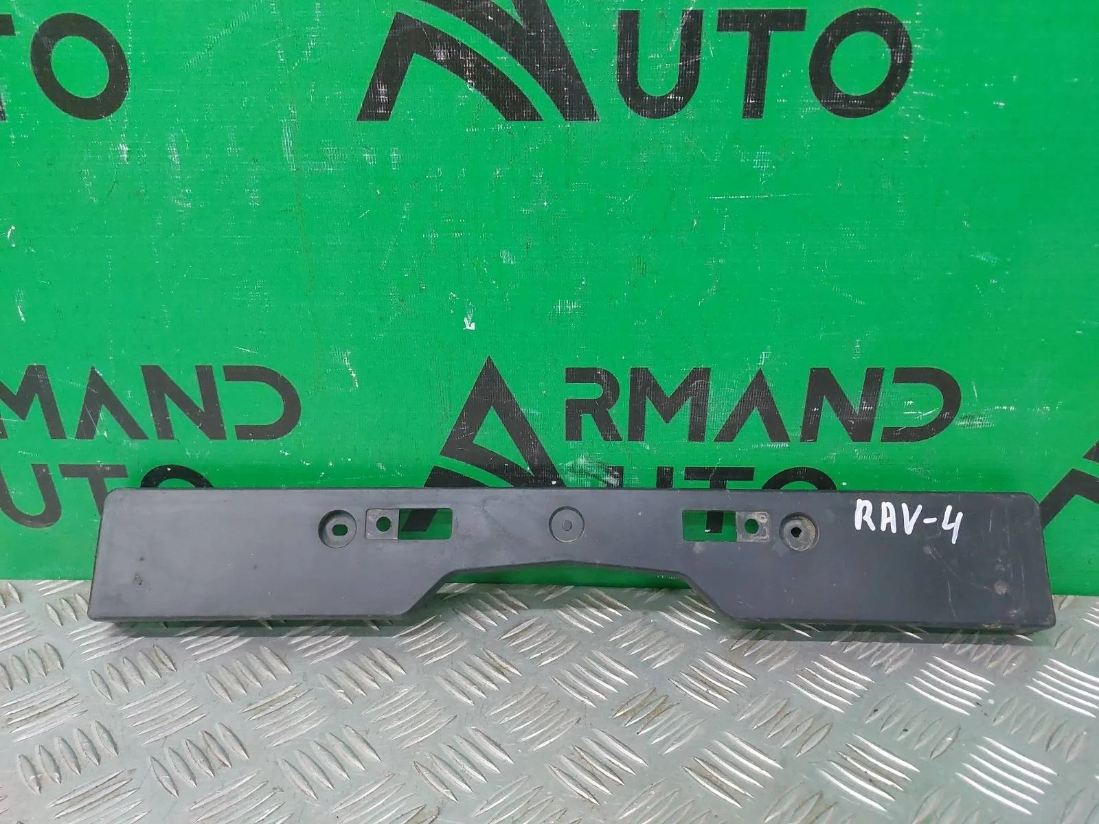 Площадка под гос номер Toyota RAV4 2015-2019 CA40