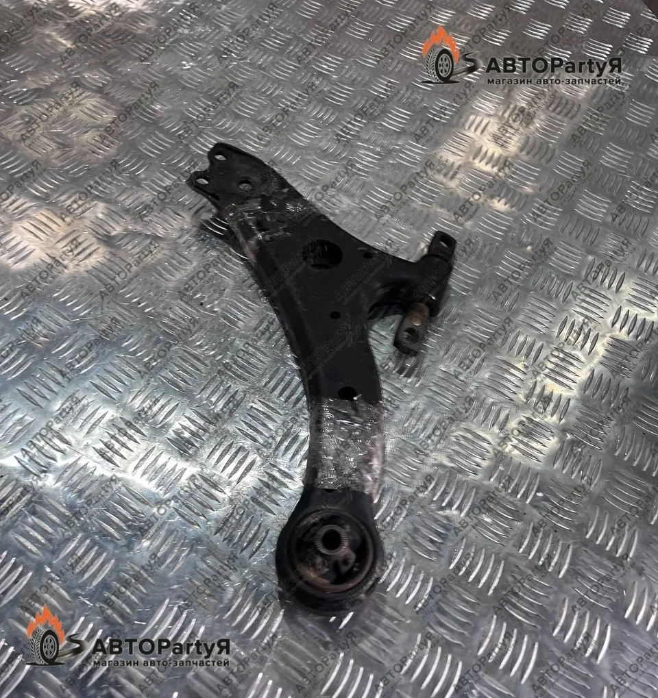 Рычаг подвески передний правый Toyota Harrier XU30