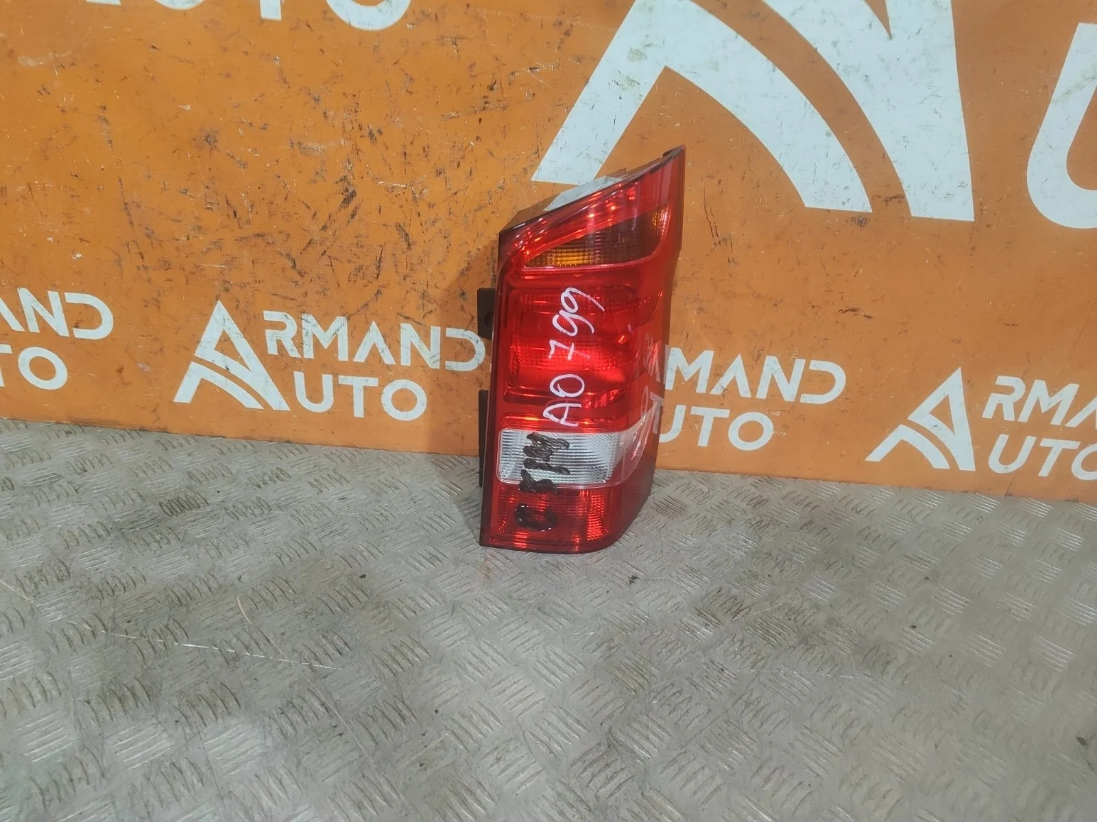 Фонарь Mercedes V-Class 2014-нв W447