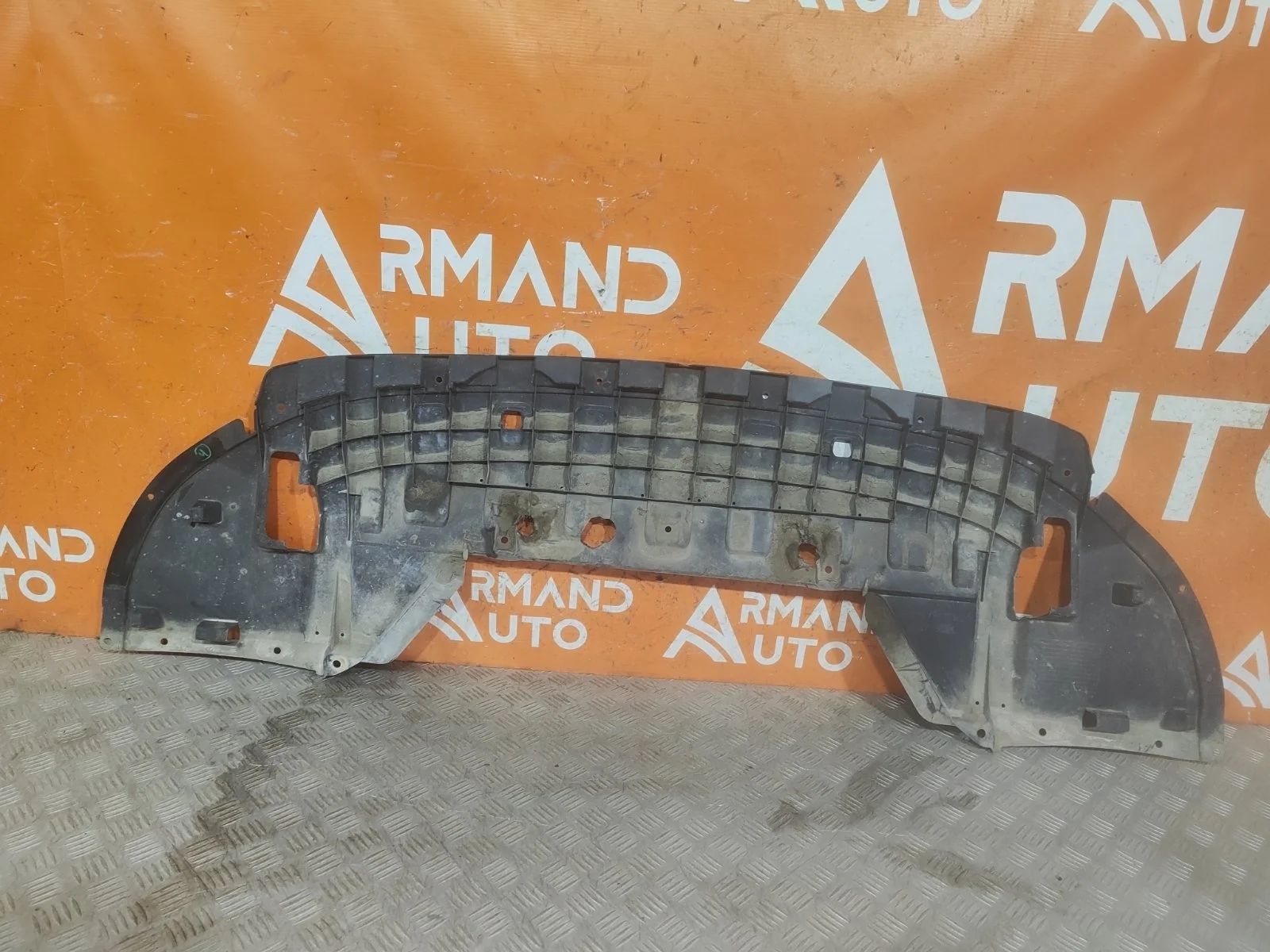 Пыльник бампера Mitsubishi Outlander 2012-нв 3