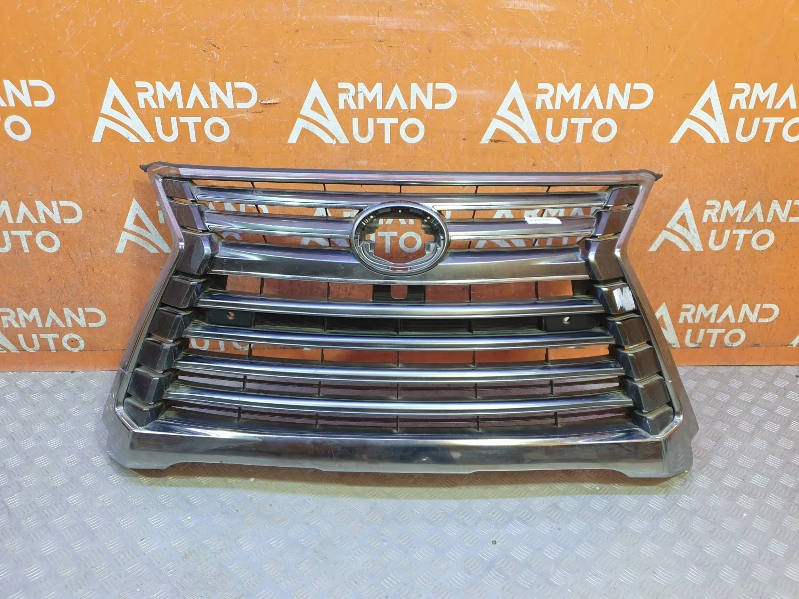 Решетка радиатора Lexus LX 2015-2023 URJ200