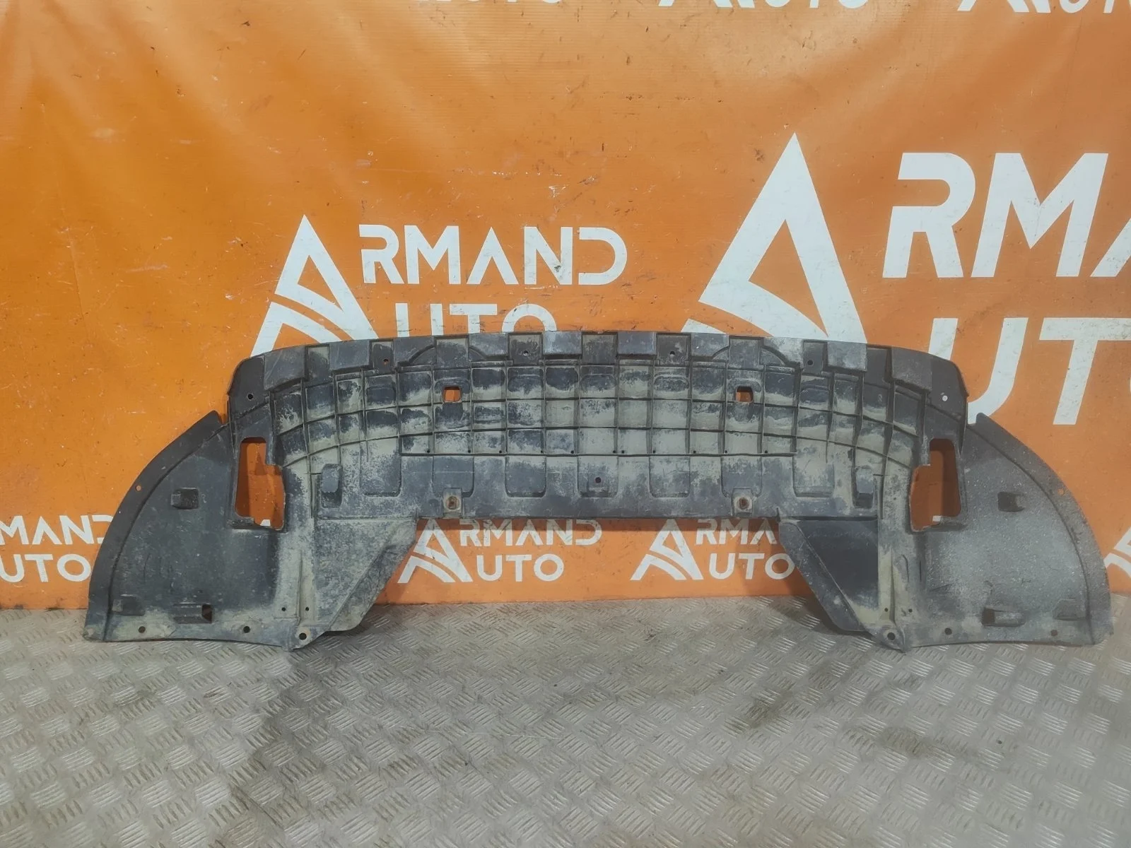 Пыльник бампера Mitsubishi Outlander 2012-нв 3