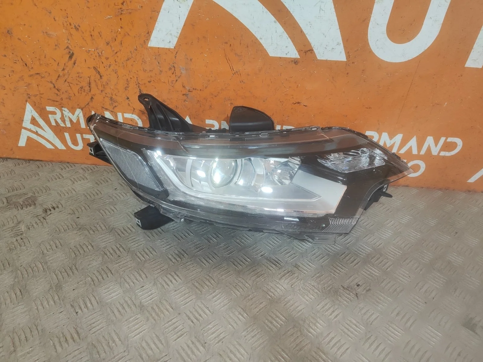 Фара Mitsubishi Outlander 2015-нв 3