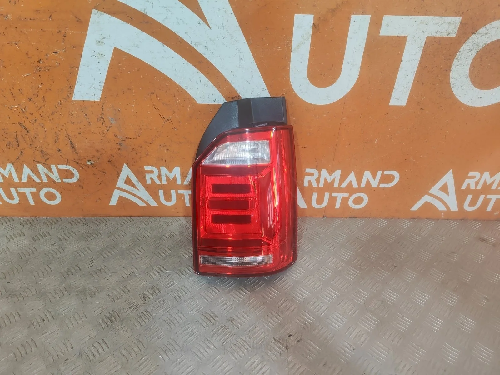 Фонарь Volkswagen Transporter 2015-2019 T6