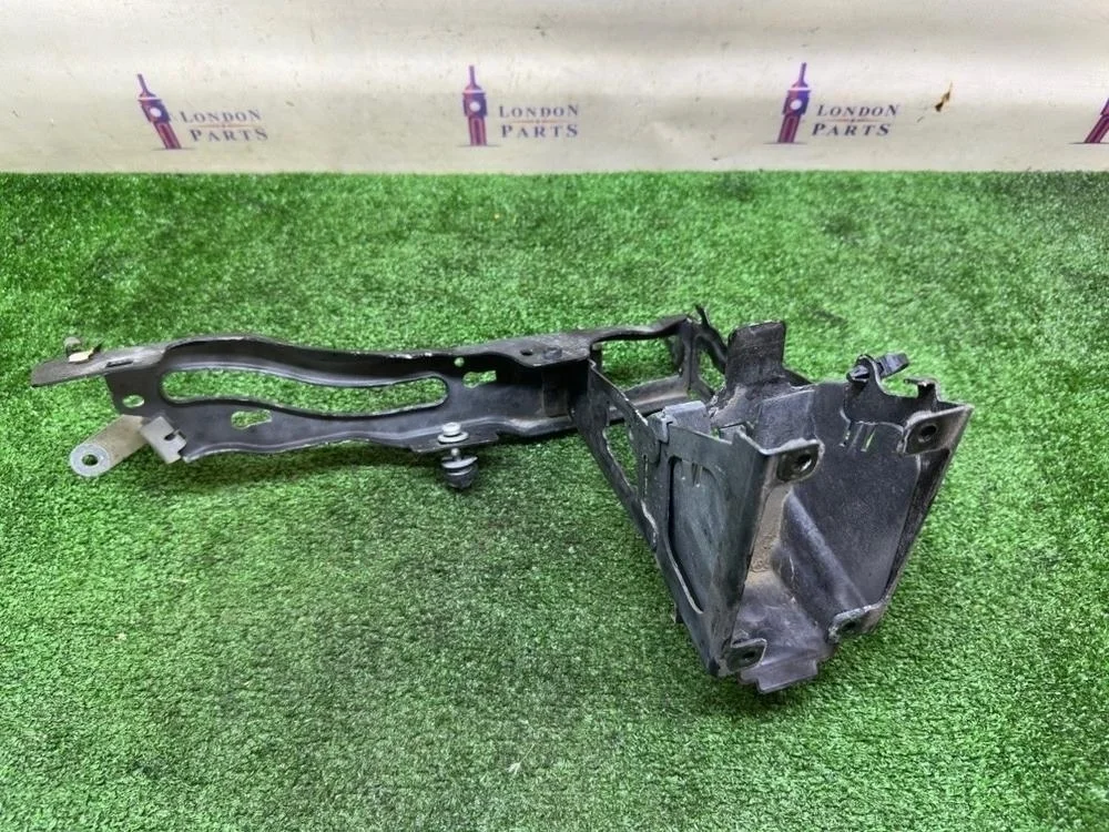 Кронштейн крепления фары BMW F30