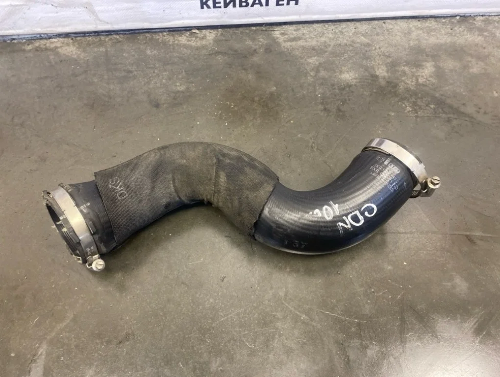 Патрубок интеркулера Audi A4 8K