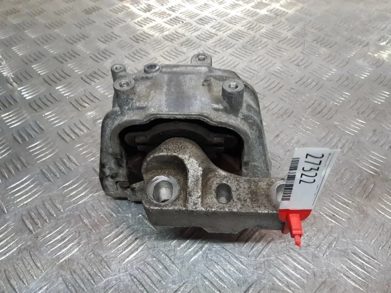 Подушка двигателя Skoda Yeti