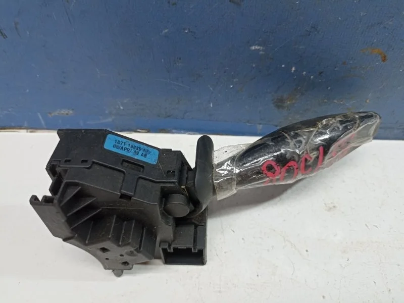 Подрулевой переключатель поворотников Ford Fusion 2008 1S7T13335AE