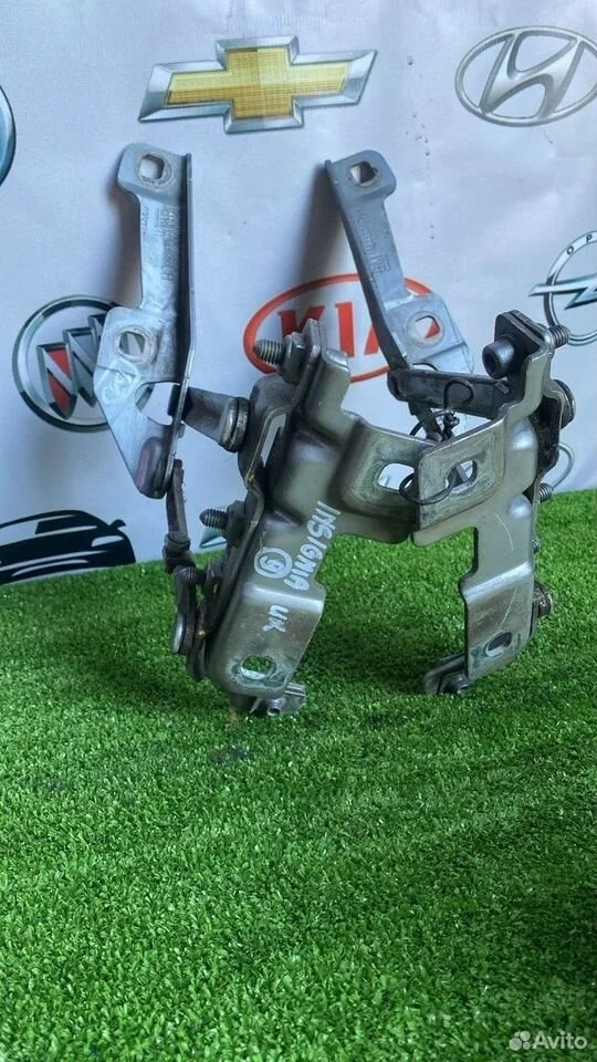 Петля капота передняя левая opel insignia