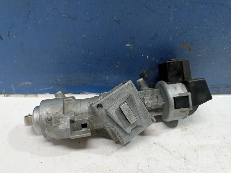 Замок зажигания с ключом Ford Focus 2 2010 3M513F880AC