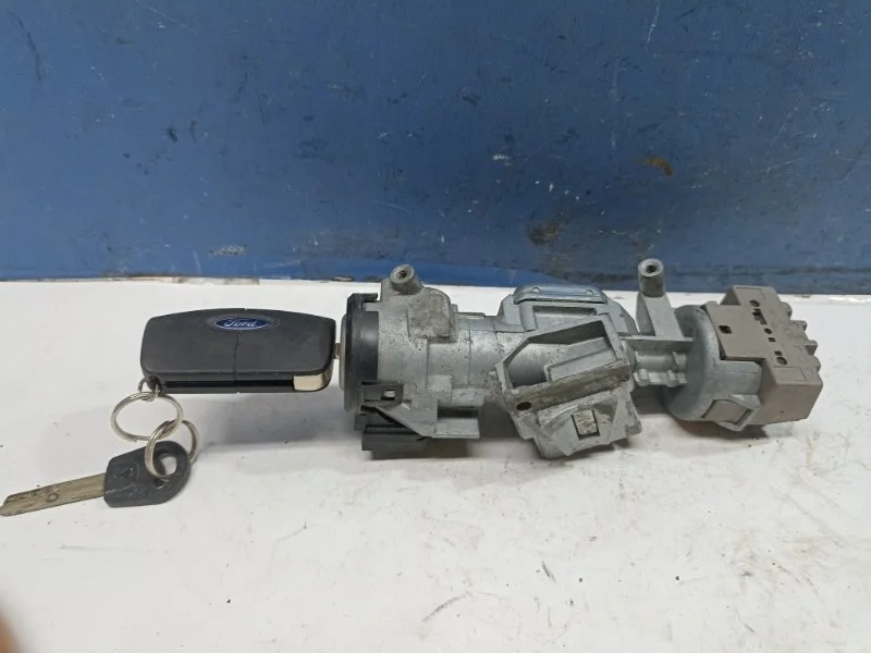 Замок зажигания с ключом Ford Focus 2 2010 1471839