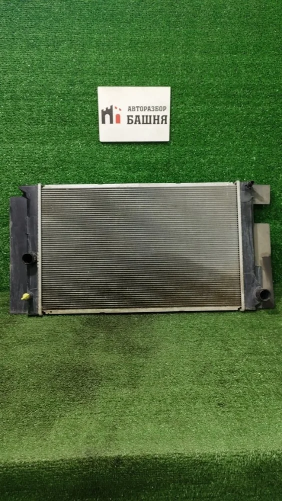 Радиатор охлаждения двс Toyota Corolla 2013 164000T150 180 1NRFE