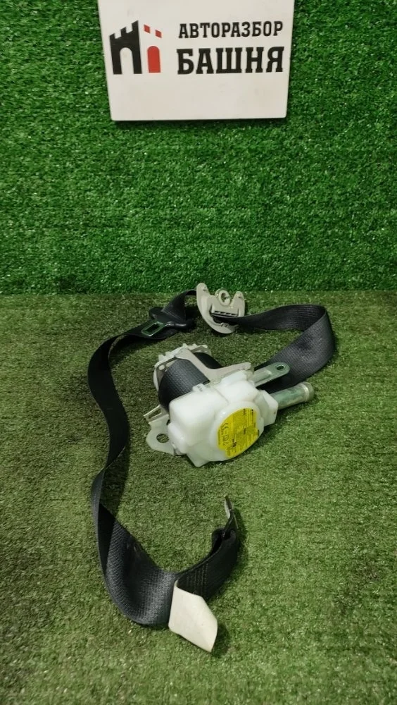 Ремень безопасности Toyota Corolla 2013 7321002590C0 180 1NRFE, правый