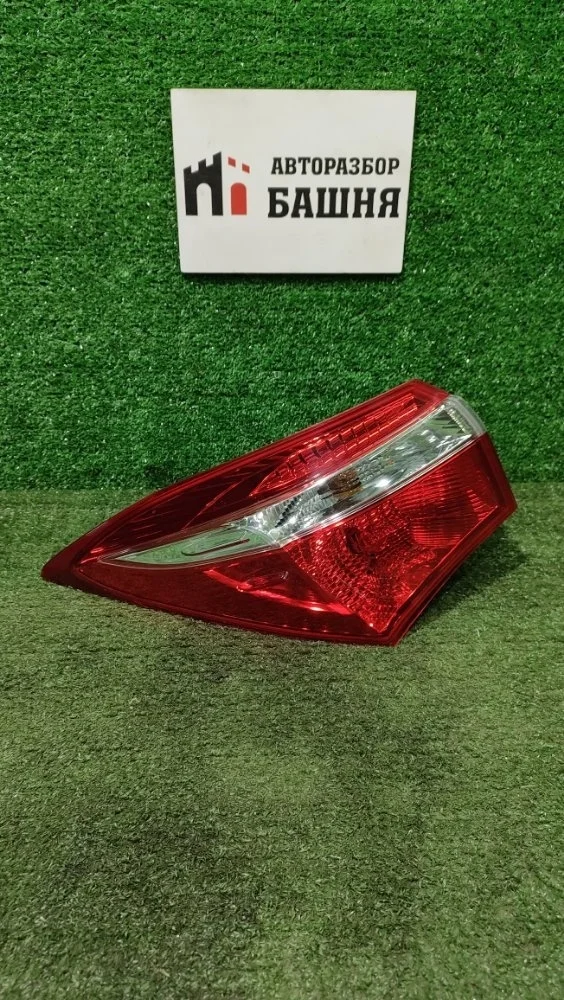 Фонарь наружний Toyota Corolla 2013 8156102760 180 1NRFE, левый