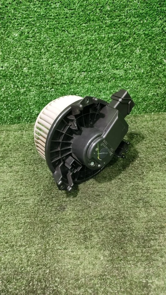 Моторчик печки Toyota Corolla 2013 8710302140 180 1NRFE