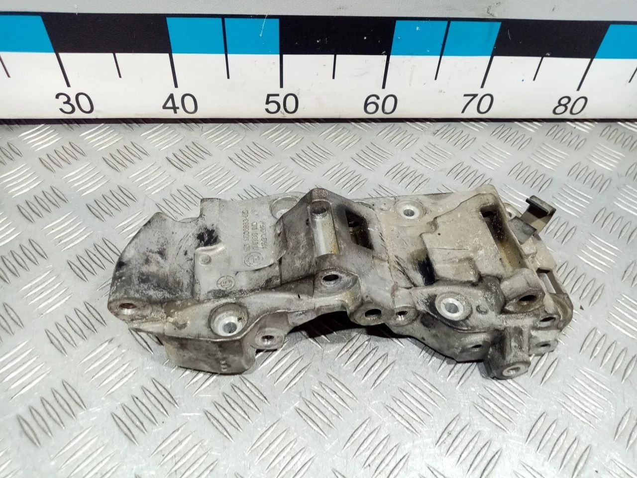 [Б/У] Кронштейн генератора [Код: 00635819 ]