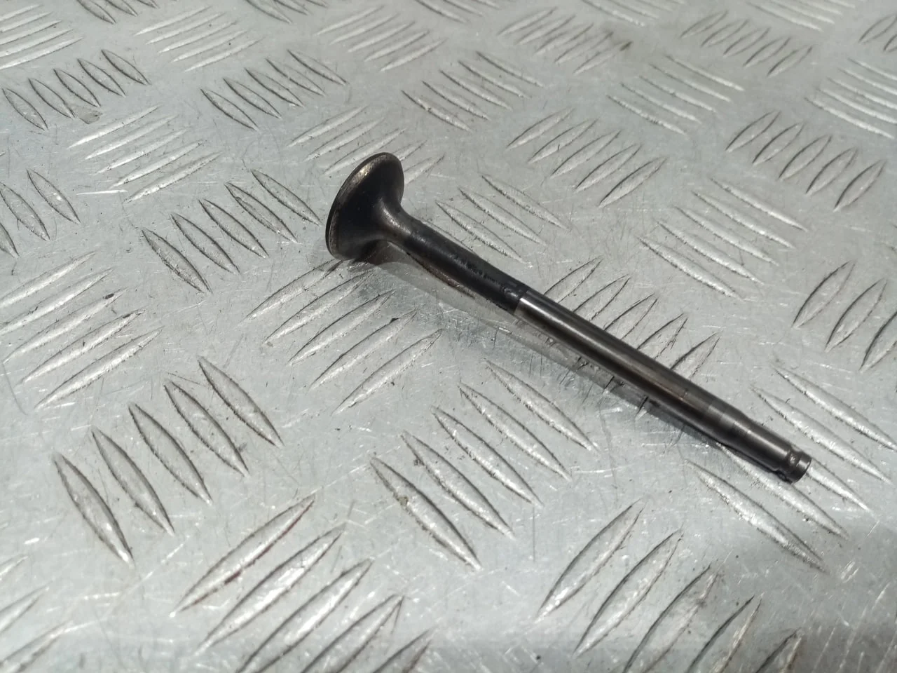 [Б/У] Клапан выпускной 26.2x7x104.5 Mercedes [Код: 00636122 ]