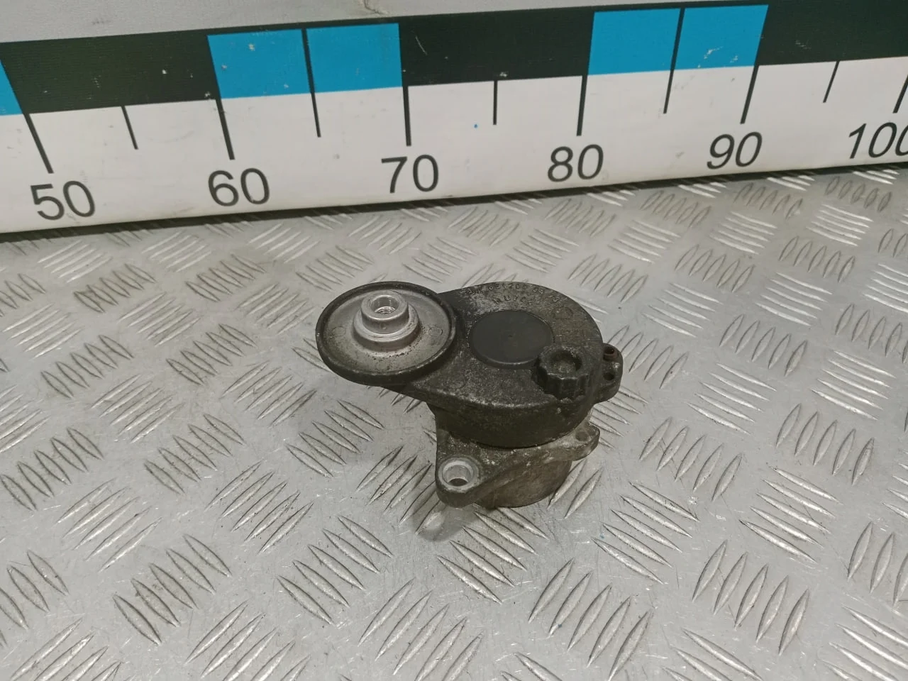 [Б/У] Натяжитель ремня - Только натяжитель, без ролика [ХОРОШЕЕ] [Код: 00634807 ]