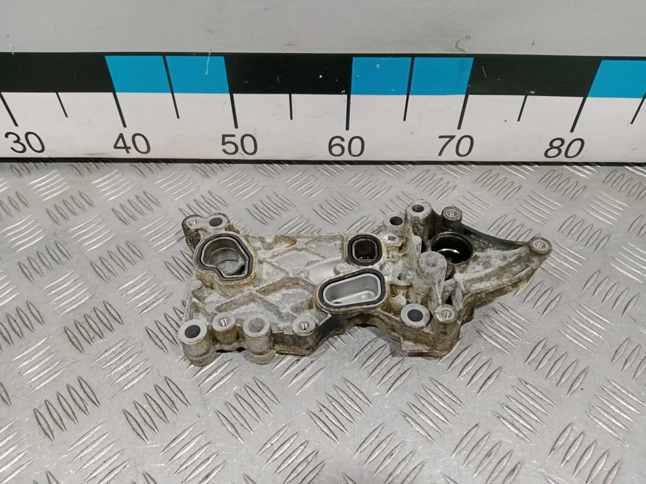 [ЧАСТЬ Б/У] Корпус масляного фильтра - Только кронштейн [Код: 00634443 ]