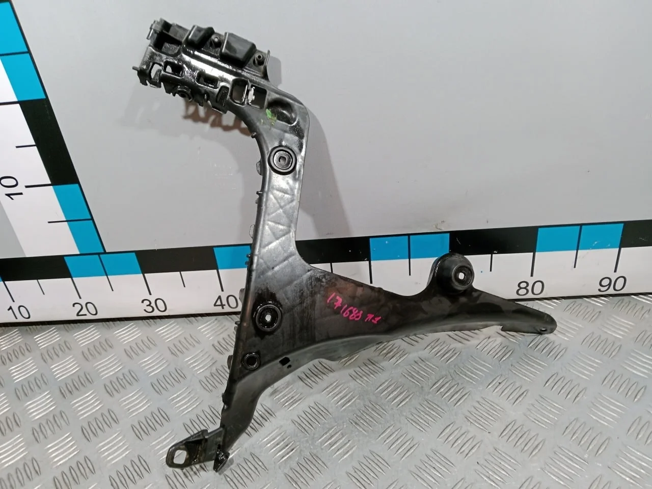 [Б/У] Направляющая заднего бампера правая [Код: 00635282 ]