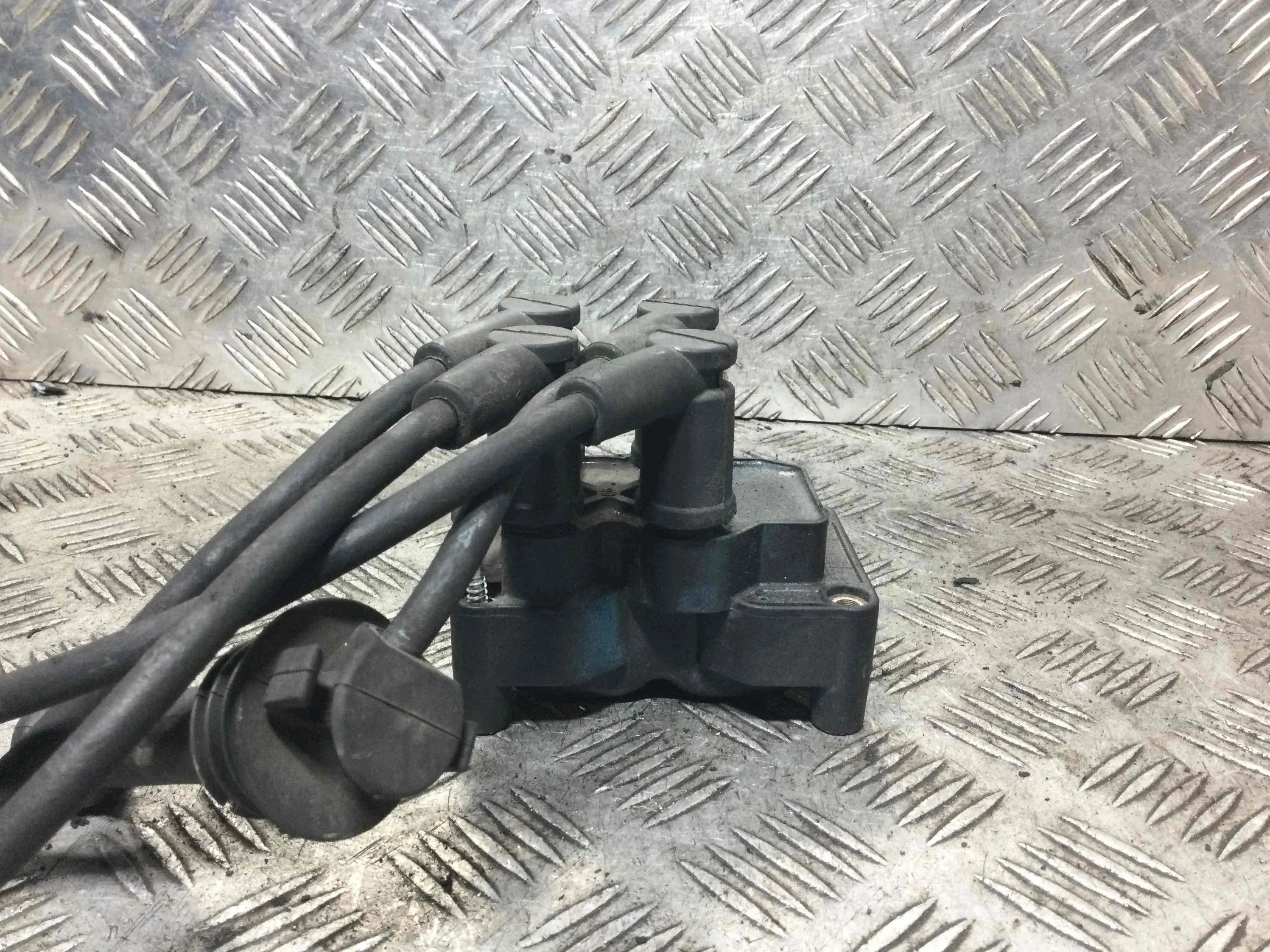 Катушка зажигания Ford Focus 2 поколение [рестайлинг] (2008-2011) бензин 1.6 i Механика Х/б